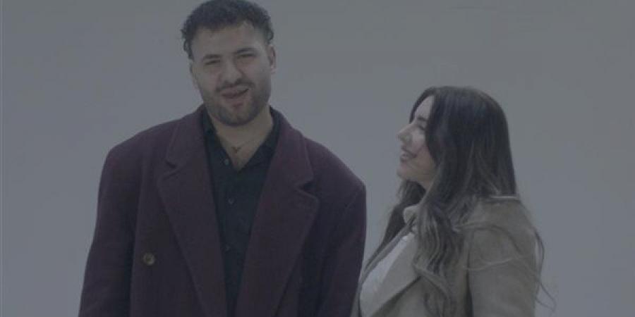 مفاجآة ظهور يارا زوجته معه.. مسلم يطرح أغنية "إيه ياحلوة "