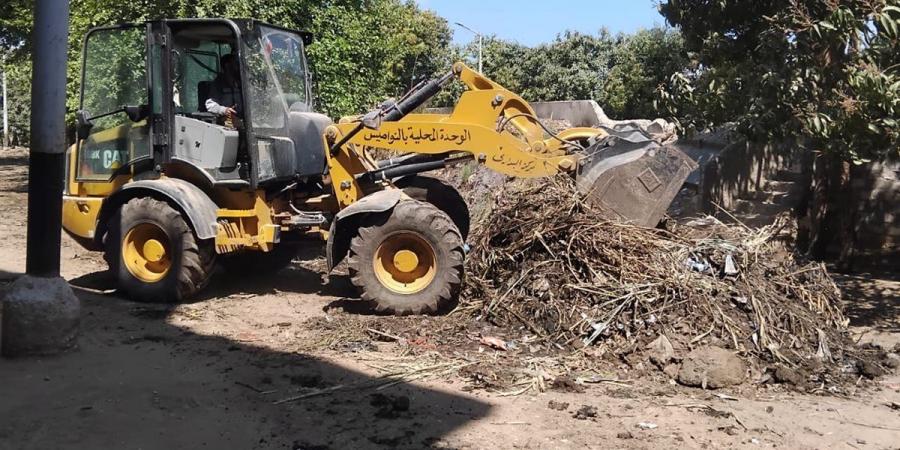 محافظ أسيوط: مواصلة رفع نواتج تطهير الترع بقرية النواميس بالبداري
