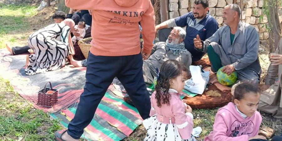 شم النسيم.. الشراقوة يقبلون على الحدائق والمنتزهات فى اجواء من البهجة (صور)