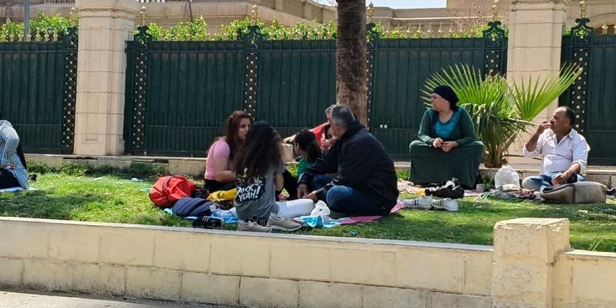 شاهد.. احتفالات المصريين بشم النسيم في الميادين العامة