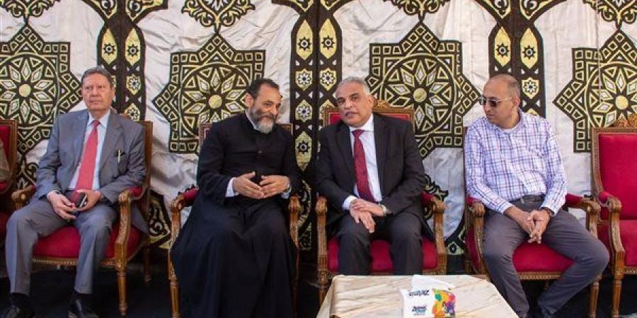 رئيس جامعة طنطا يقدم التهنئة بالكنيسة الكاثوليكية