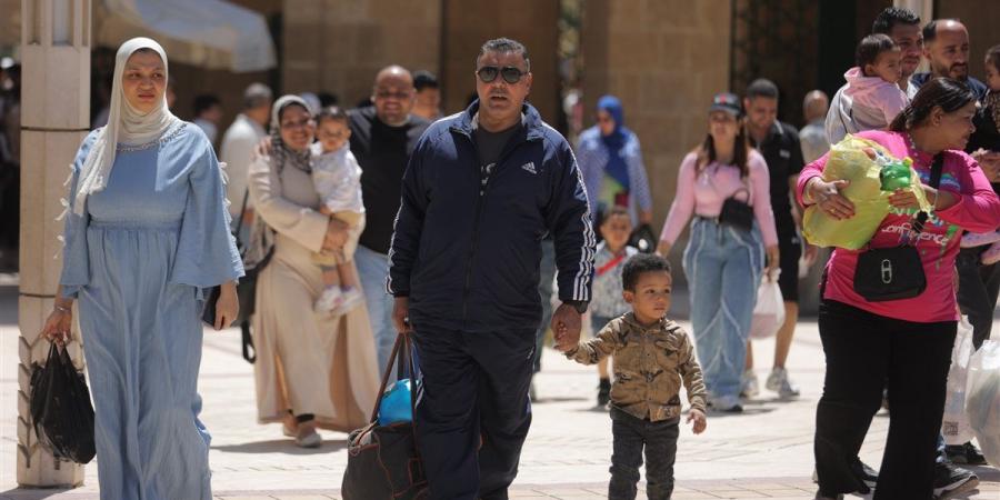 صور.. احتفالات المصريين بإجازة شم النسيم في حديقة الأزهر