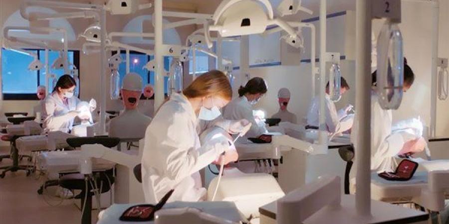 كلية طب الفم والأسنان بجامعة المستقبل تتبنى أحدث التقنيات والمناهج الدراسية فى التعليم الطبي