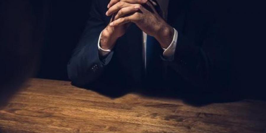 كيف تصبح صعب الخداع.. مهارات نفسية بسيطة تغيّر طريقة تفكيرك