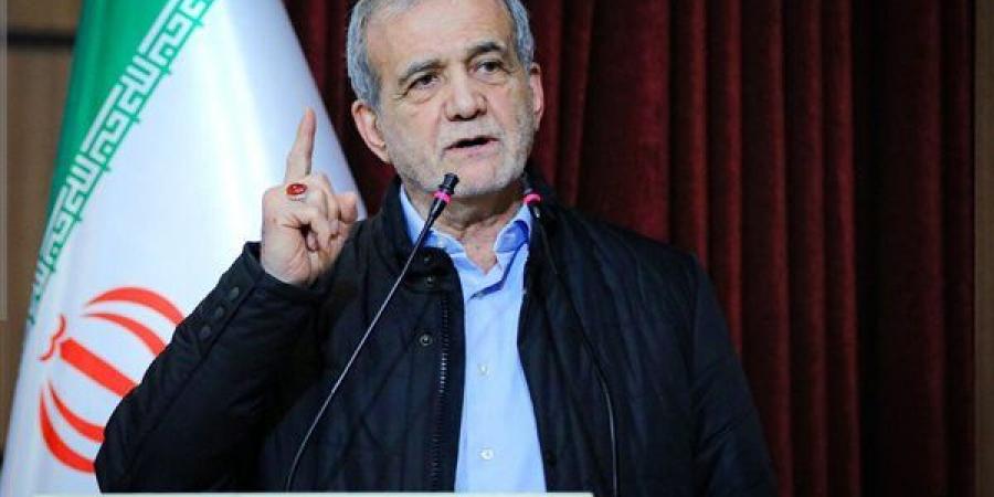 بزشكيان: تهديد البنى التحتية دليل عجز.. وسندافع بحزم عن حقوقنا