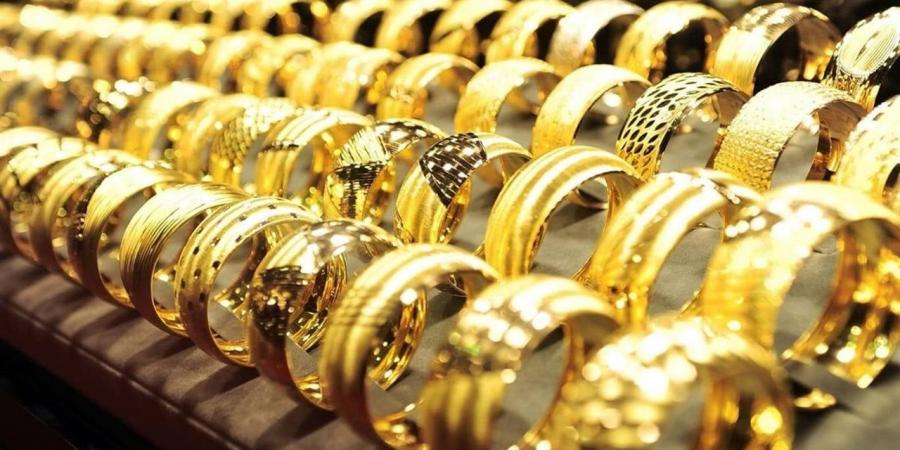 الذهب يهبط وعيار 21 يسجل 7125 جنيهًا
