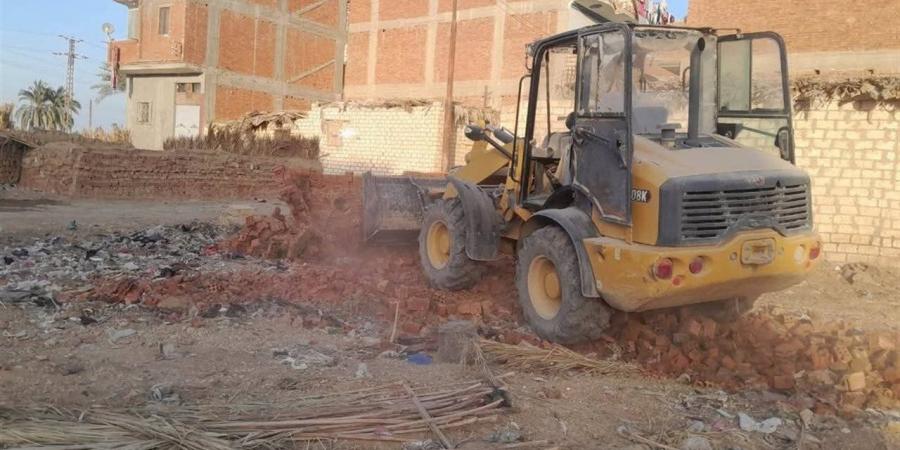 إزالة فورية لحالة بناء مخالف بجبل النجار ضمن حملات التصدي للتعديات بالفيوم