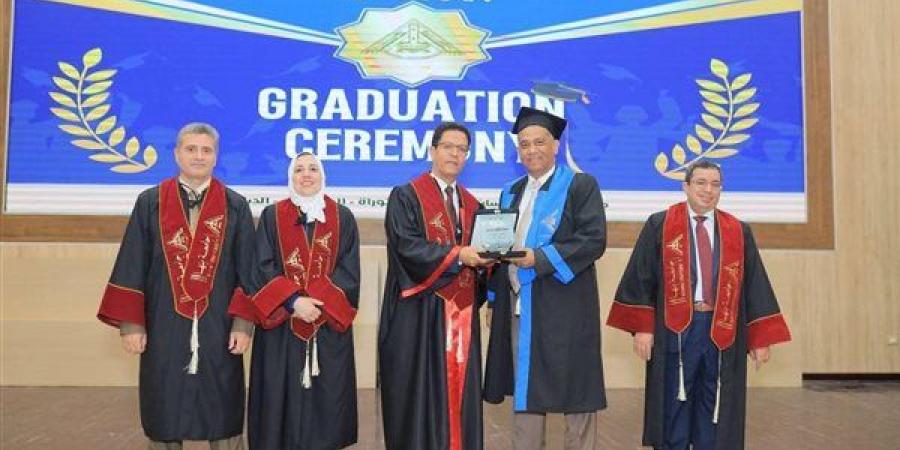 جامعة بنها تُكرّم دراسة مصرية ترصد "الضحية غير المرئية" للحروب: تلوث الهواء كارثة عابرة للحدود