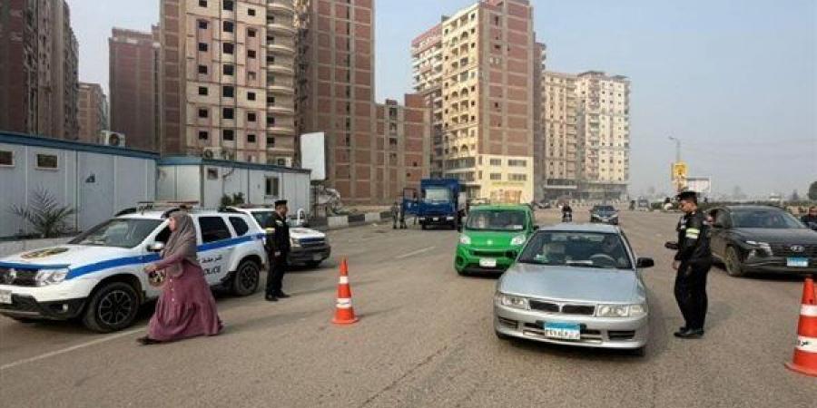 رفع 36 سيارة ودراجة نارية متروكة ومتهالكة من الشوارع