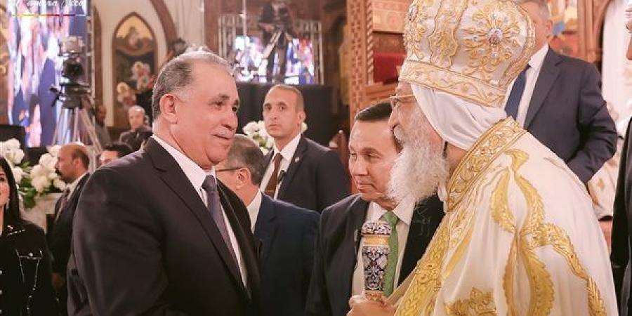 نقيب المحامين يشارك في احتفالية ليلة عيد القيامة المجيد بكاتدرائية العباسية