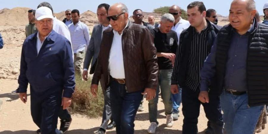 وزيرا النقل والكهرباء يتفقدا منطقة الجبل بمحافظة السويس