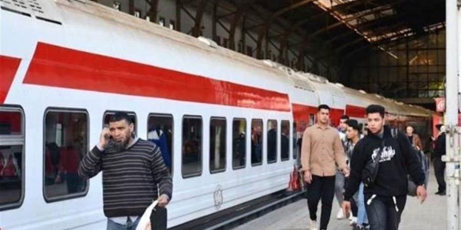 إقبال جماهيري ملحوظ على "قطار النزهة" لقضاء عطلة شم النسيم بالإسكندرية