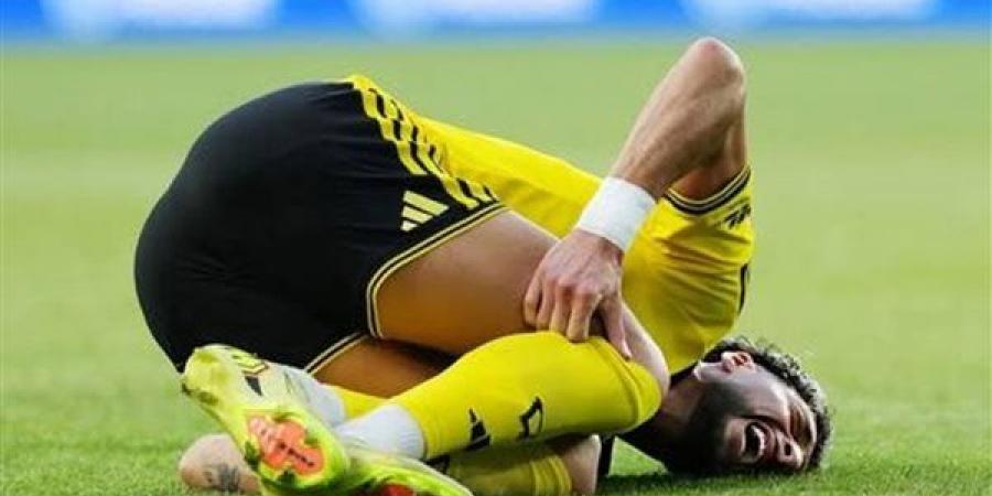 ضربة موجعة.. وسام أبو علي يعلن إصابتة بالرباط الصليبي