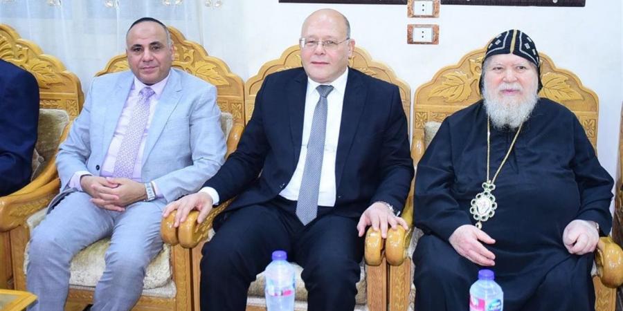 وفد جامعة سوهاج يزور الكنائس لتهنئة الأقباط بعيد القيامة وتعزيز قيم المواطنة