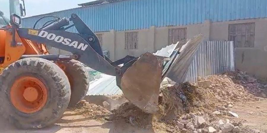 إزالة 7 حالات تعدٍ بالمحلة الكبرى ضمن حملات التصدي لمخالفات البناء