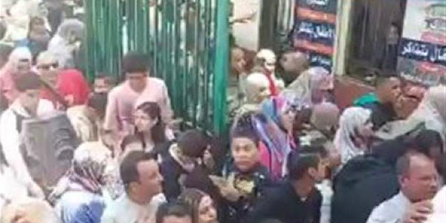 حدائق الإسكندرية تستقبل الآلاف في شم النسيم.. وطوابير أمام "أنطونيادس" و"النزهة"