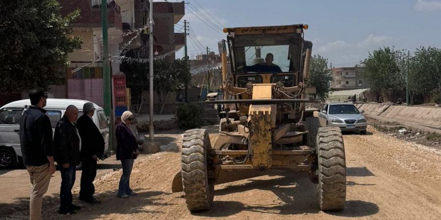 محافظ الجيزة: بدء رصف وتطوير طريق أم دينار بمنشأة القناطر بطول 2.7 كم