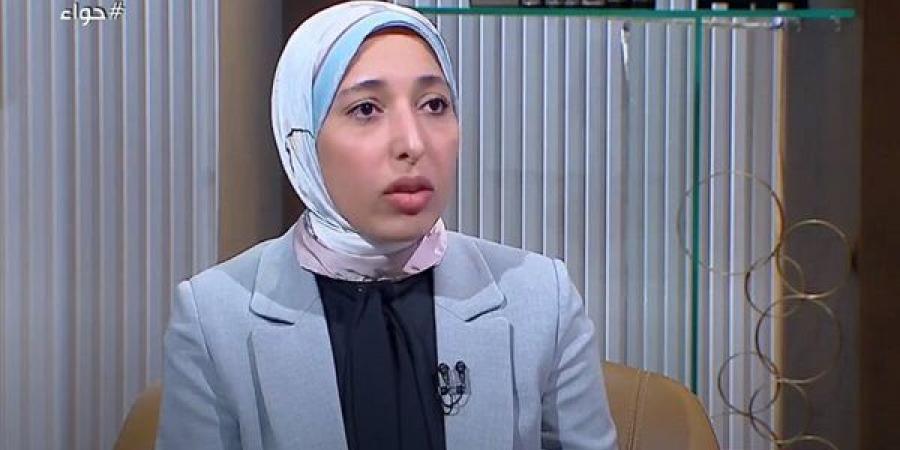 هل تصوير الفتيات ومشاركة الصور على السوشيال مسموح؟.. أمينة الفتوى تجيب