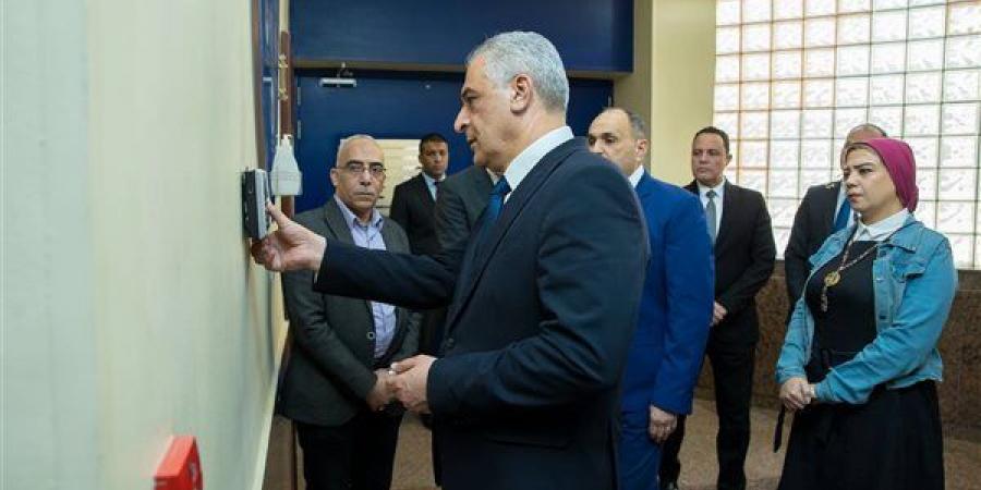 وزير الإنتاج الحربي يتابع منظومات العمل الرقمية وتأمين الشبكات