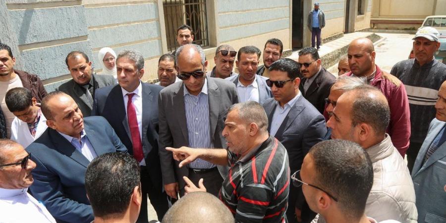 محافظ كفرالشيخ يتفقد مستشفى برج البرلس المركزي لمتابعة سير العمل والخدمات الطبية