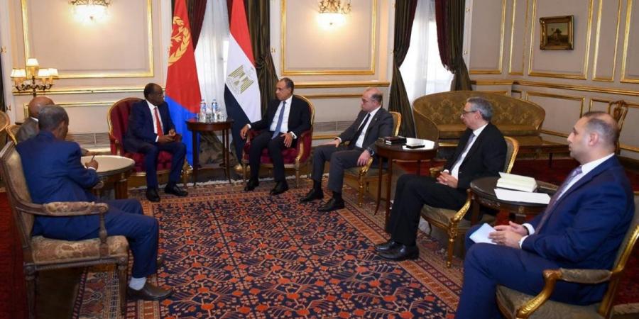 وزيرا الخارجية والاستثمار يستقبلان المستشار الاقتصادي للرئيس الإريتري