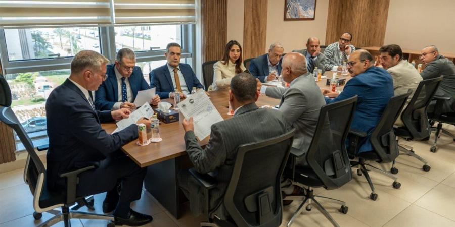 وزير البترول يعقد اللقاء الدوري مع أعضاء مجلسي النواب والشيوخ