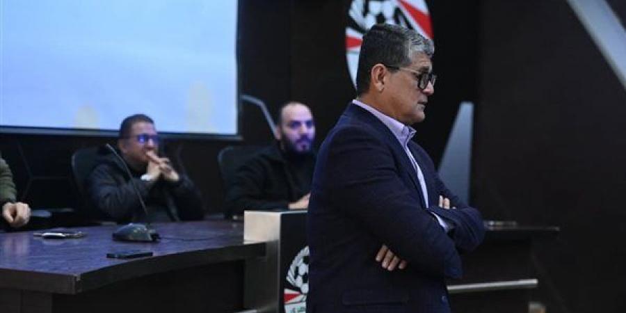 الأهلي يطالب اتحاد الكرة بالكشف عن خطاباته لاستقدام حكام أجانب للقمة