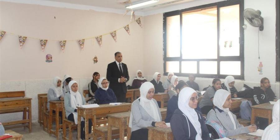 مدير تعليم الجيزة يقود جولة مفاجئة بمدارس الشيخ زايد وكرداسة