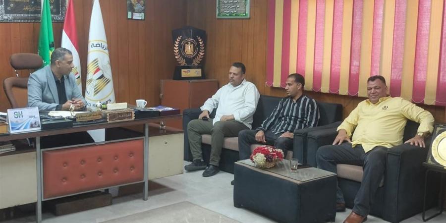 "وكيل شباب القليوبية" يبحث تطوير ورفع كفاءة المنشآت الرياضية