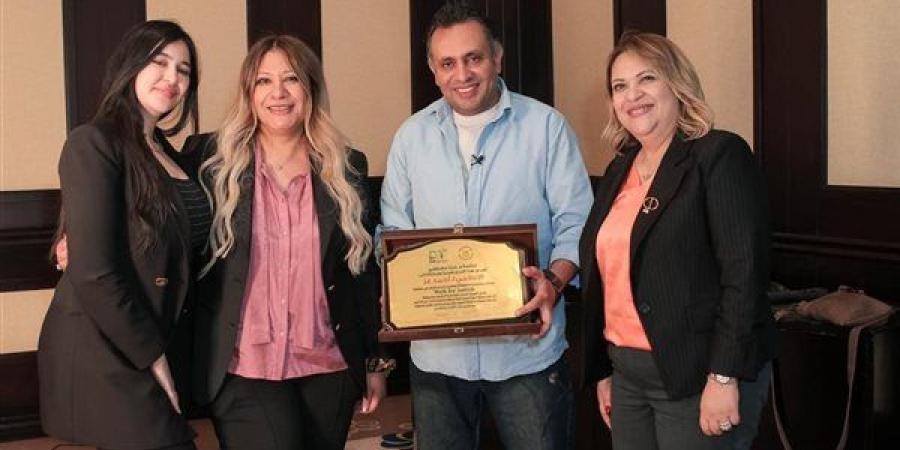 دينا مصطفى تكرم نجوم الفن والإعلام لمشاركتهم في دعم ذوي التوحد