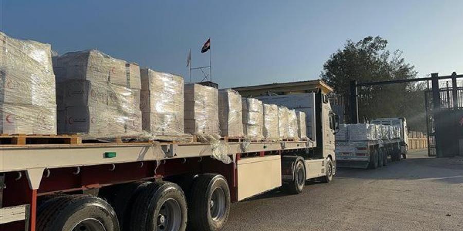 عاجل.. تحرك دفعة جديدة من شاحنات المساعدات إلى قطاع غزة