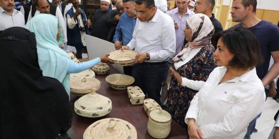 محافظ البحر الأحمر يتفقد محلية الشلاتين ويستمع للمواطنين