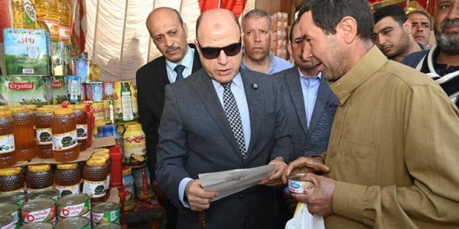 محافظ الغربية يتفقد سوق اليوم الواحد بسبرباي ويستمع للمواطنين