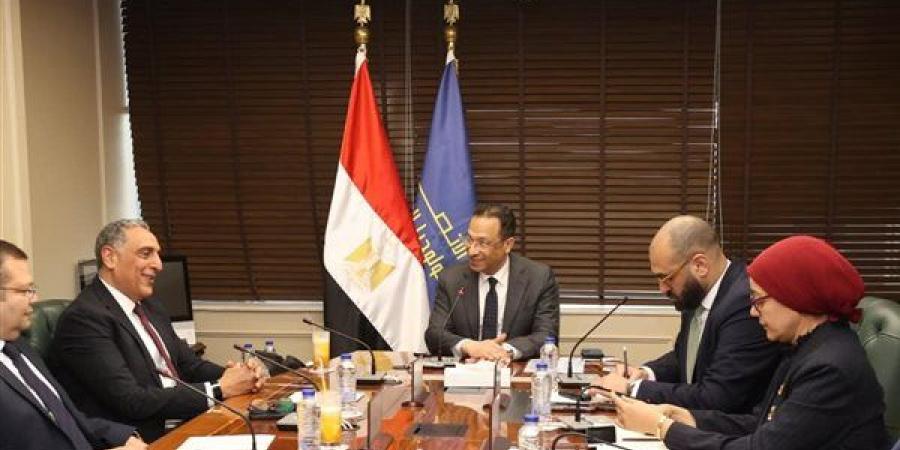 وزير الاتصالات يبحث مع أوراكل التوسع في التحول الرقمي وتدريب 150 ألف شاب