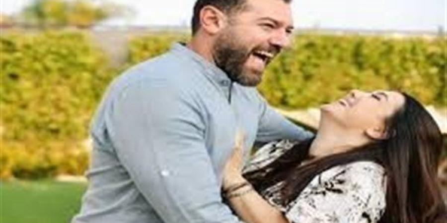 قبل انطلاق الفرنساوي.. كندة علوش تساند عمرو يوسف بكلمات رومانسية