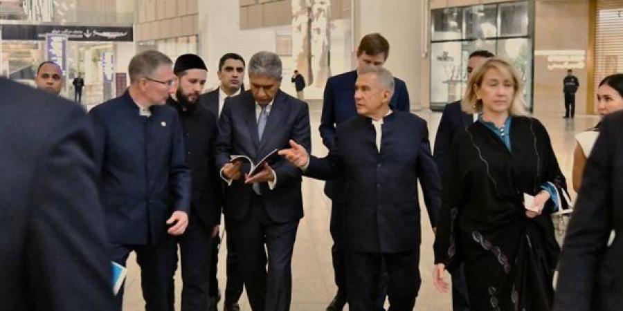 رئيس جمهورية تتارستان يزور المتحف المصري الكبير ويشيد بتجربة العرض المتحفي