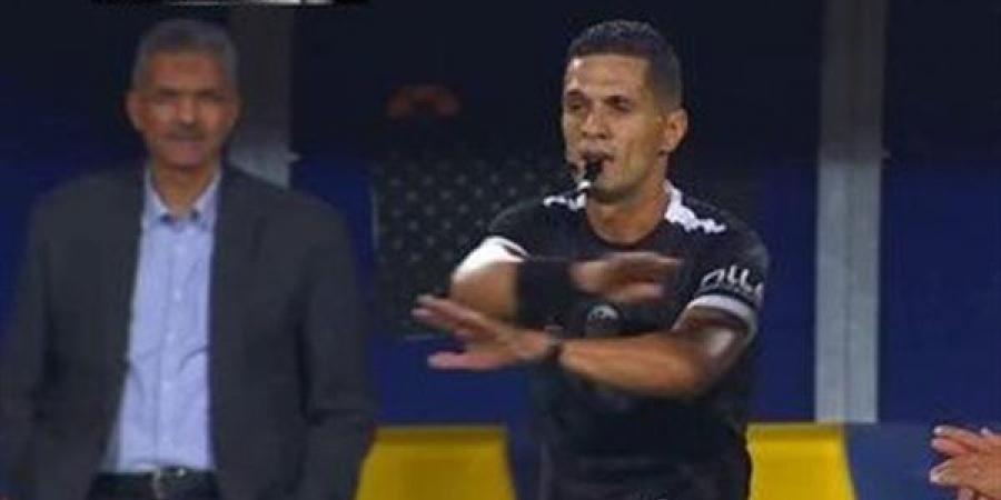 لماذا رفض حكم الـ"فار" مصافحة محمود وفا عقب مباراة الأهلي وسيراميكا