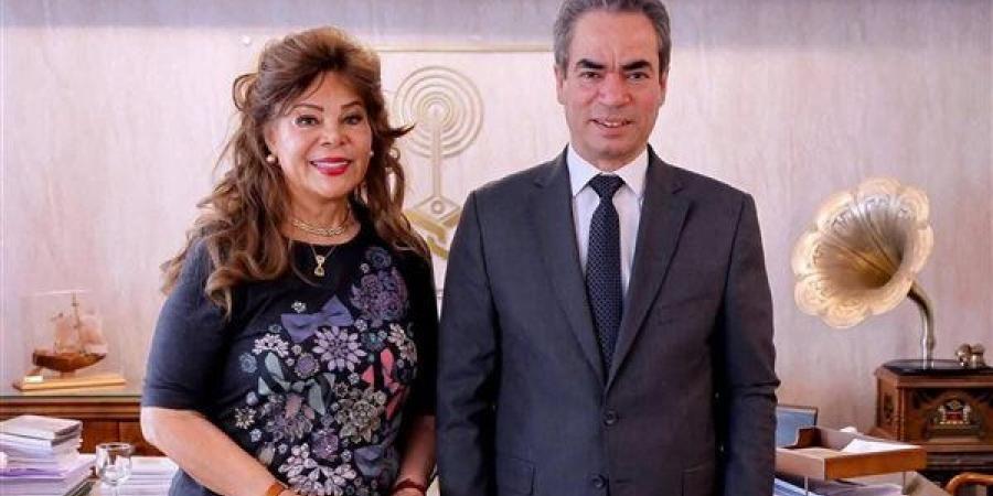 صفاء أبو السعود تقدم نماذج مضيئة في برنامجها الإذاعي الجديد