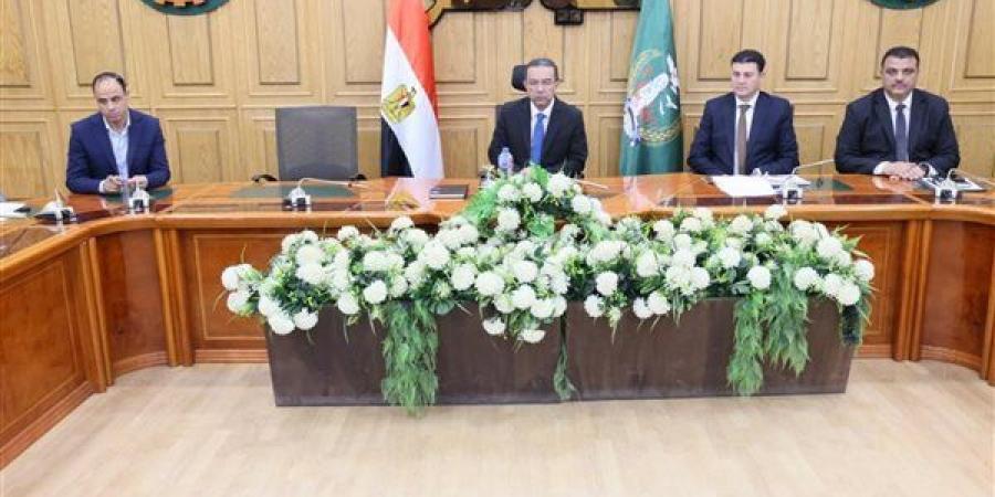 محافظ المنوفية يسرّع وتيرة مشروعات الخطة الاستثمارية ويعزز التنسيق مع الأبنية التعليمية