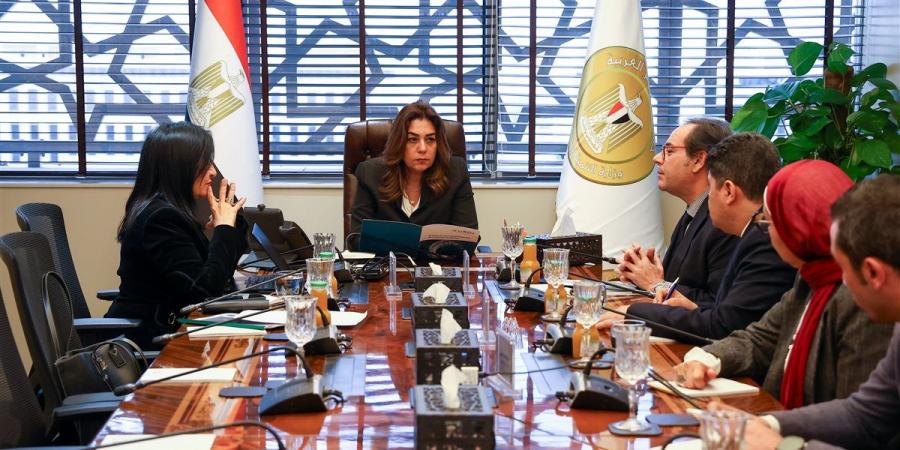 منال عوض تناقش مع اتحاد بنوك مصر التعاون في تحالف تمويل الاستدامة