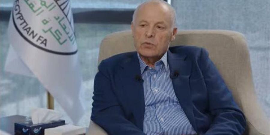 هانى أبو ريدة يكرم الحكام بمقر اتحاد الكرة.. اعرف التفاصيل