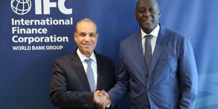 وزير الخارجية يلتقي المدير التنفيذي لمؤسسة التمويل الدولية