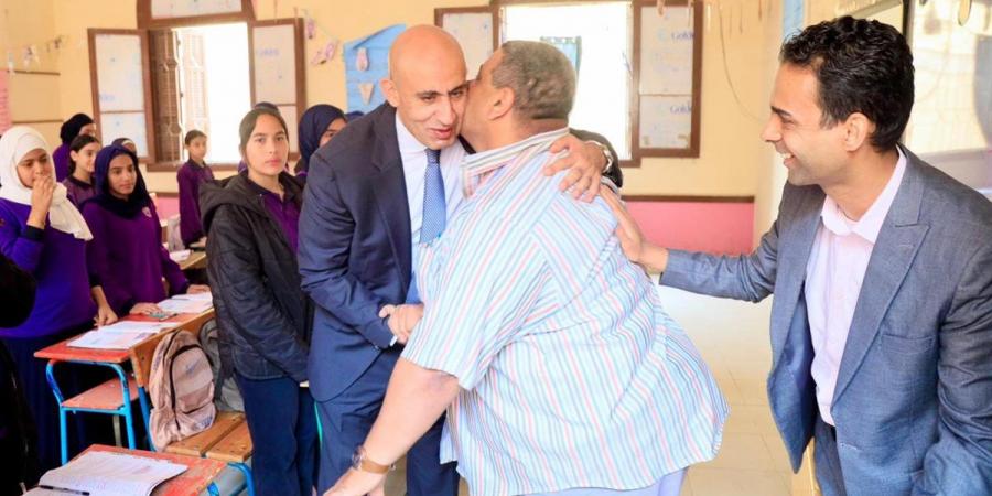 وزير التربية والتعليم يتفقد مدارس الحوامدية والبدرشين