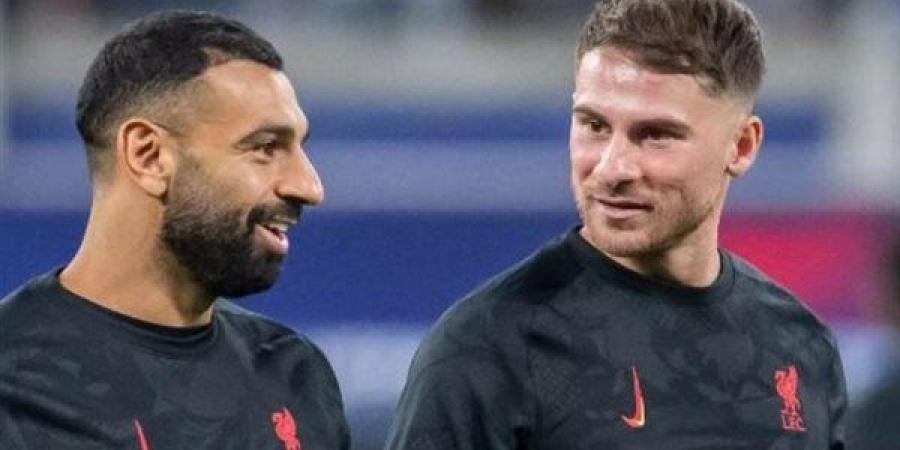 ماك أليستر يودع محمد صلاح قبل رحيله عن ليفربول