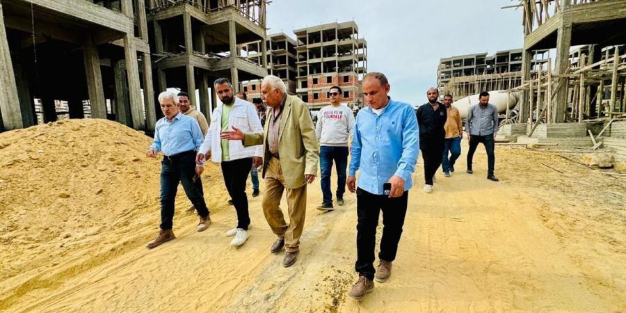 رئيس جهاز العبور الجديدة يتفقد مشروعات البنية التحتية ويغلق مخالفة بجمعية “أحمد عرابي”