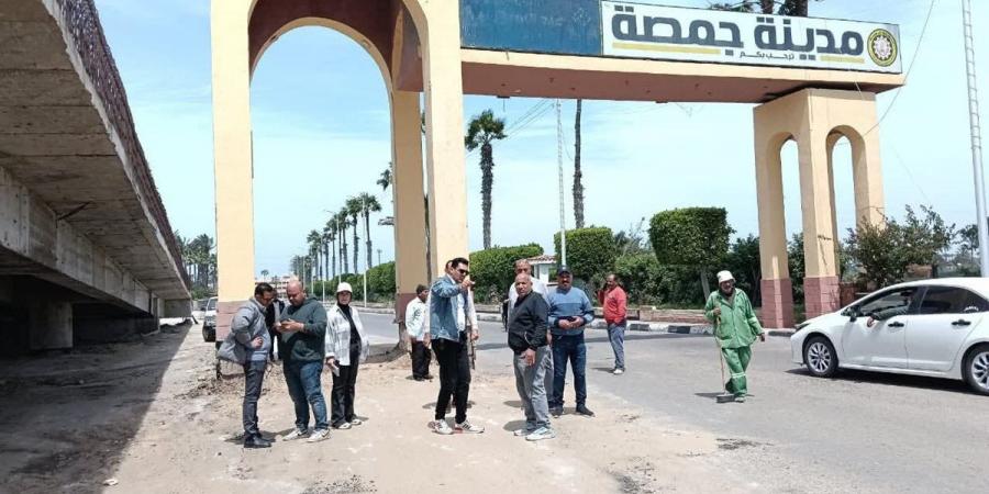 استعدادًا لاستقبال الزوار.. توسعة المدخل الرئيسي لمصيف جمصة