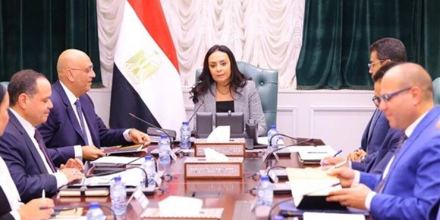 وزيرة التضامن تبحث آليات تفعيل الاستراتيجية الوطنية للحرف اليدوية
