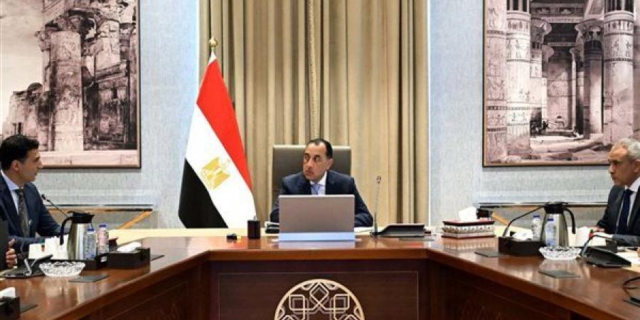 رئيس الوزراء يُتابع مستجدات البرنامج الوطني لتنمية صناعة السيارات