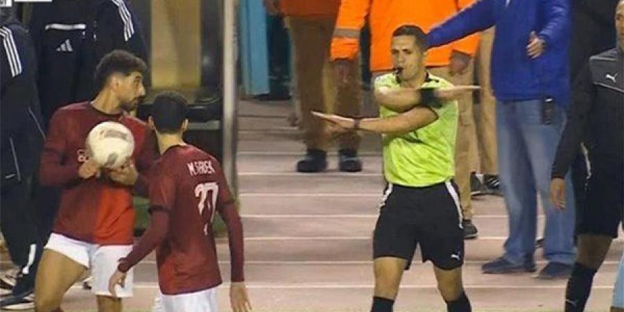 الشارة الدولية علامة استفهام.. اتحاد الكرة يكرم محمود وفا رغم أزمة الأهلي