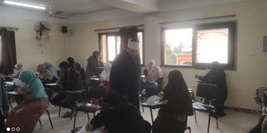 رئيس منطقة الإسكندرية الأزهرية يتابع اختبارات رواق العلوم الشرعية والعربية